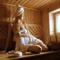 femme assise dans un sauna