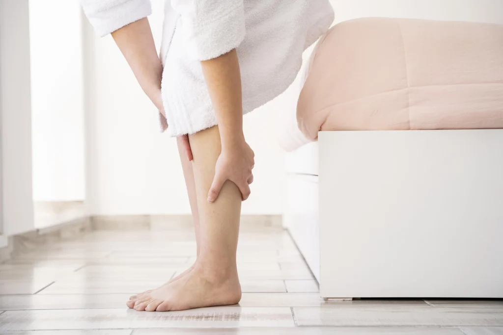 Jambes lourdes traiter les causes et soulager la douleur