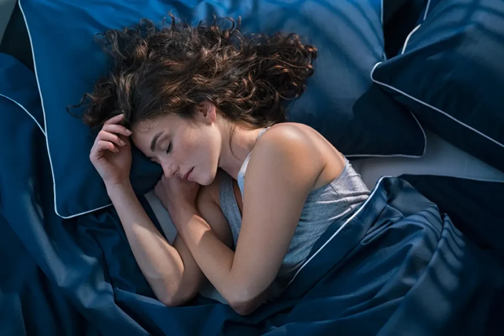une femme dans un sommeil profond